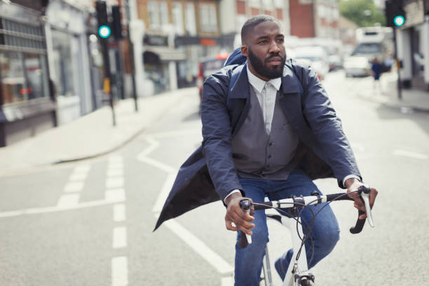 Etudiant en tenue professionnelle avec une veste de costume